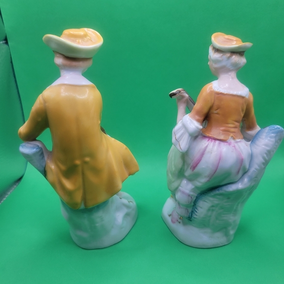 Colonial Style Vintage Porcelain Figurines - Picture 3 of 8